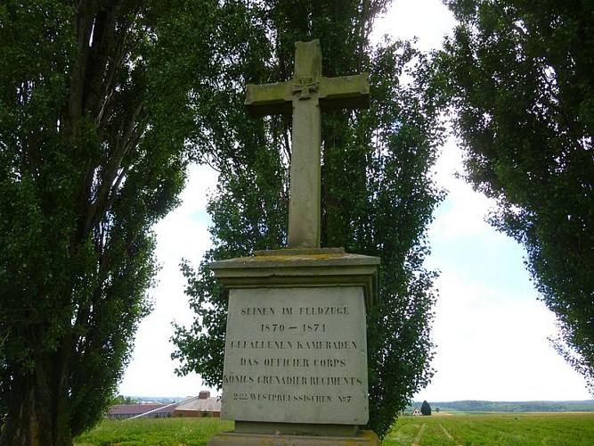 Le monument des Trois Peupliers