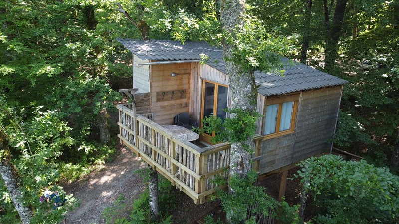 Les Cabanes au bord du lac.