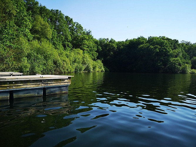 Les Cabanes au bord du lac.