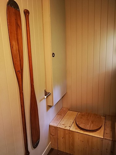Les Cabanes au bord du lac.