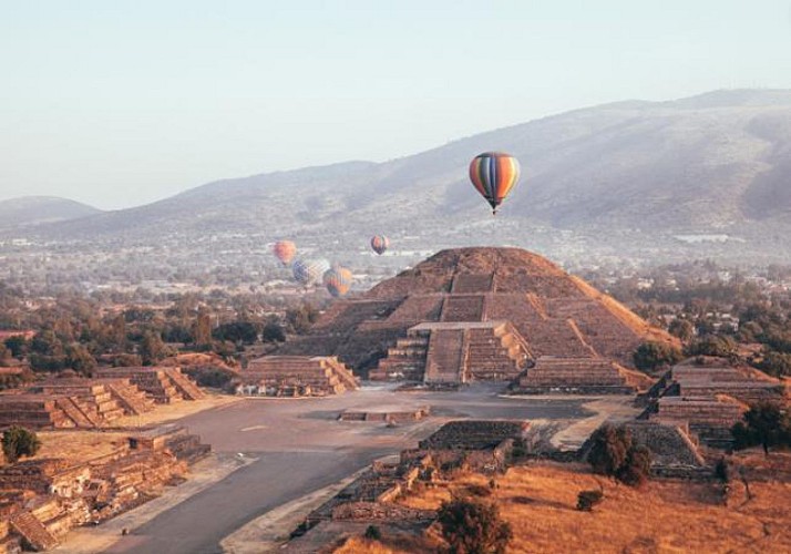 Visita de Teotihuacán al amanecer