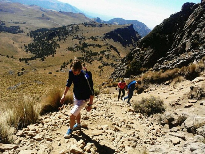 Senderismo por los senderos del volcán Ixtaccihuatl