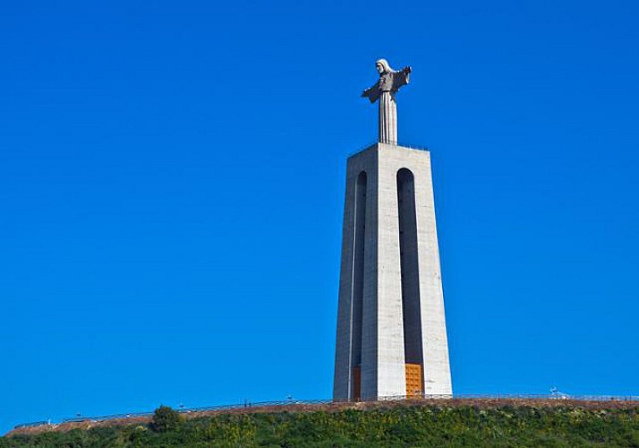 Tuk Tuk Tour of the Alameda District and the Sanctuary of Christ the King