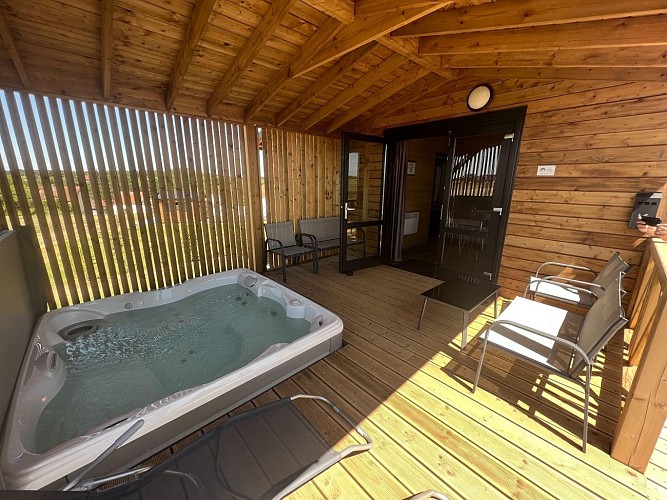 Au Bois Quartois jacuzzi bis