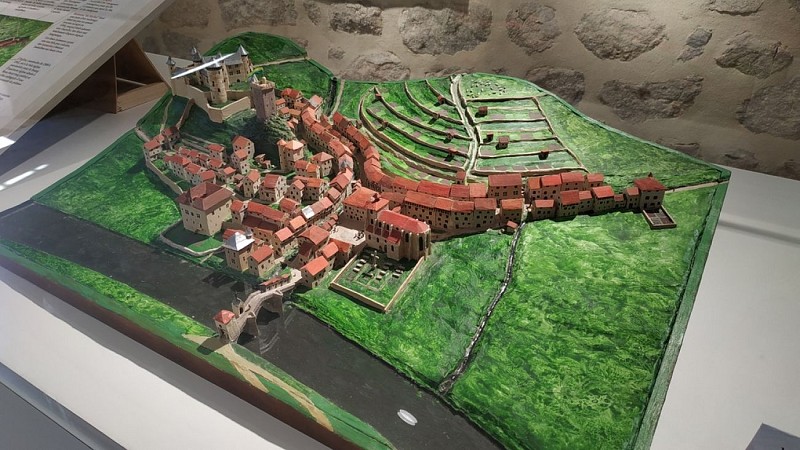 Tentoonstelling in het oude verpleeghuis in Laroquebrou