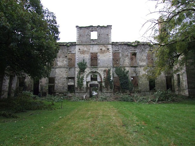 vestiges du château construit au 17ème siècle