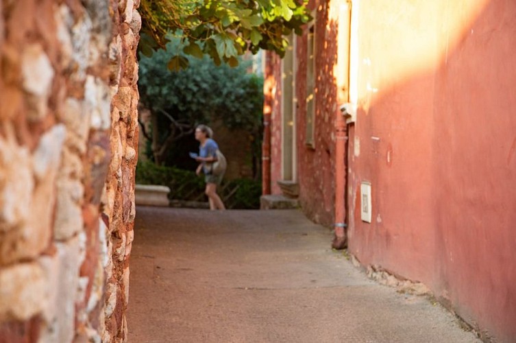 Jeu d'enquêtes ''Intrigue à Roussillon®''