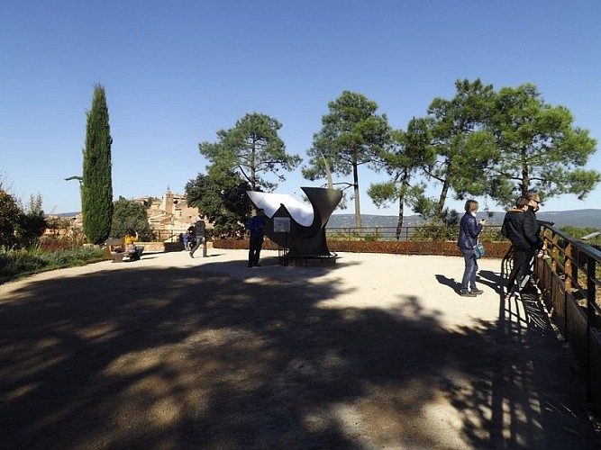 Belvédère du sentier des ocres à Roussillon