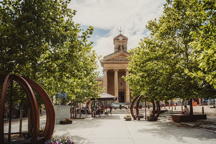 Place centrale de Virton, capitale culturelle de la Gaume, entre art, nature et terroir gaumais