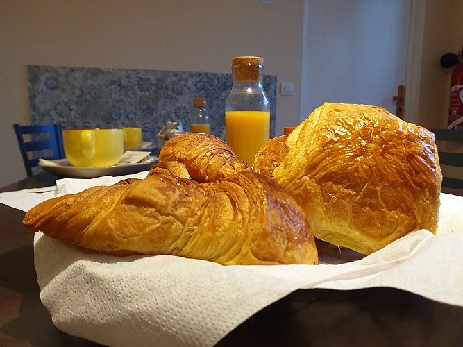 LaMaisondeNacre-Douvres-croissants1200x900