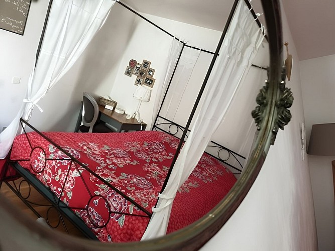 La-Maison-de-Nacre-chambre-Romantique-miroir