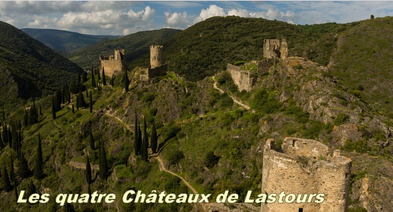 Les Quatre châteaux de Lastours