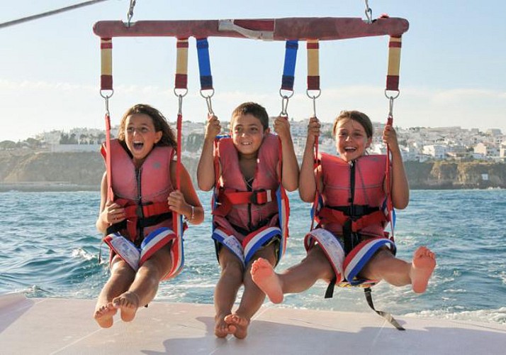 Parasailing nella baia di Albufeira