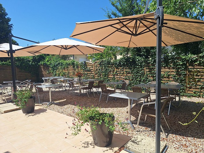 Café-restaurant "Café Nola"