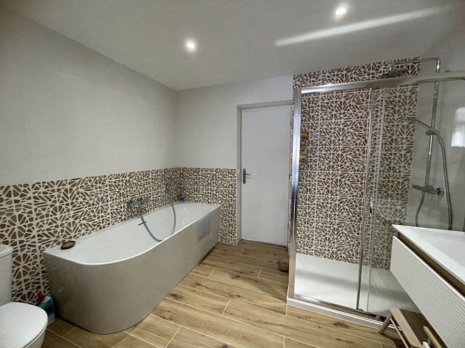 La salle de bain - Maison la Cour des Hortensias - Dives-sur-mer (3)