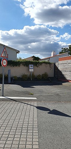 AIRE DE SERVICE DE MACHÉ