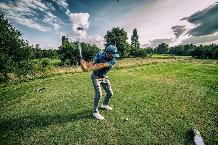 Initiation et cours de golf à l'Anjou golf de Champigné