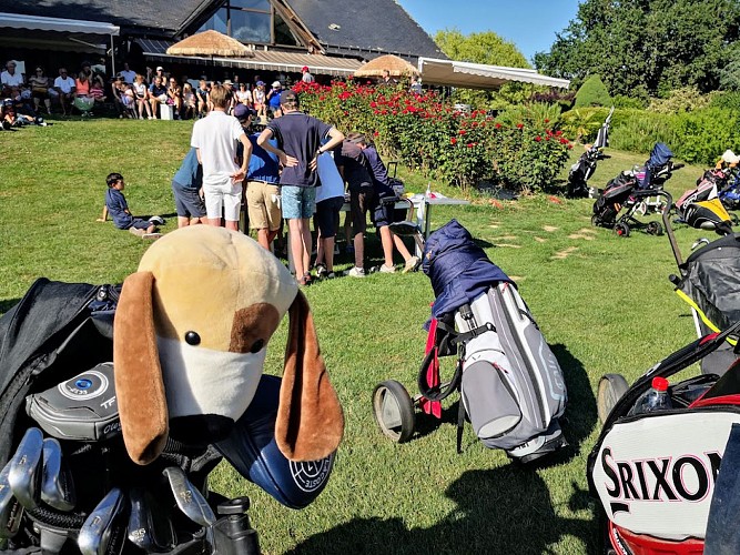 Initiation et cours de golf à l'Anjou golf de Champigné