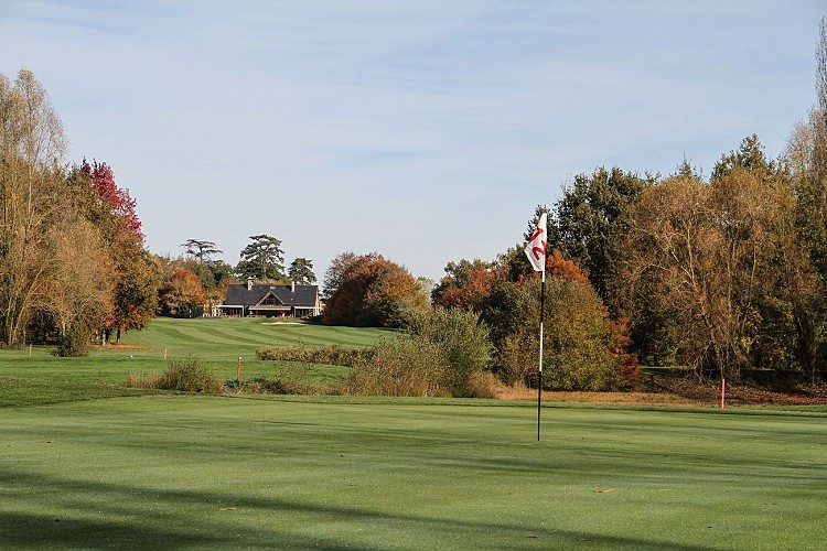 Initiation et cours de golf à l'Anjou golf de Champigné