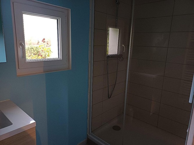 Gite Chez numéro 2 salle d'eau à Aurseulles (18)