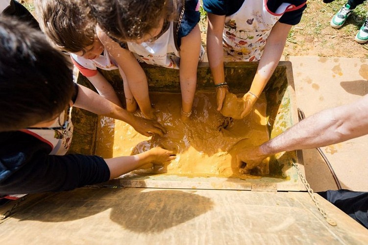 Atelier enfants à Ôkhra