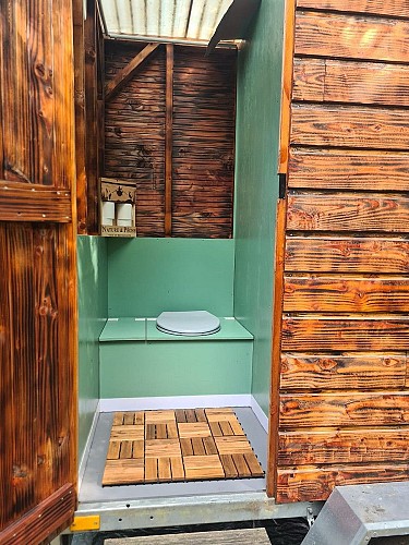 bressuire-o-lit-do-tente-safari-lodge-toilette-seche