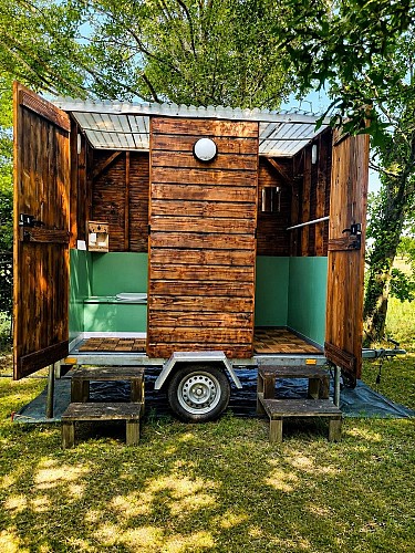 bressuire-o-lit-do-tente-safari-lodge-sanitaire