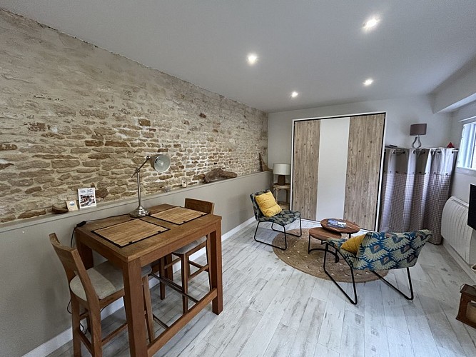 L'abri Côtier-Location-JULLIEN- vue d'ensemble-salon-Luc