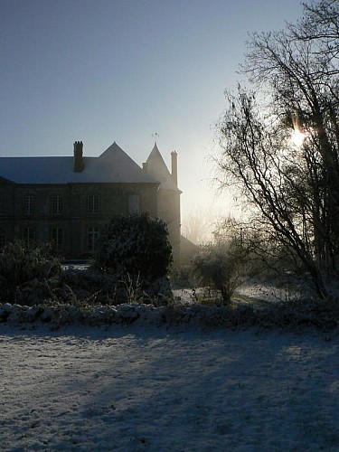 Château de Courtry - Entrée de droite dans la cour