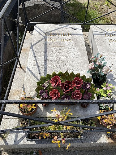 Tombes de Juliette Drouet et Claire Pradier au cimetière Nord de Saint-Mandé