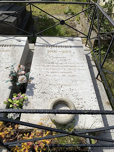 Tombes de Juliette Drouet et Claire Pradier au cimetière Nord de Saint-Mandé