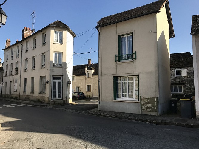 A l'intersection prendre en face  