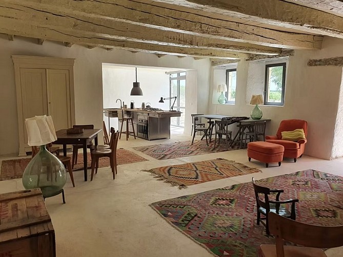 Maison vieille - cuisine- salon