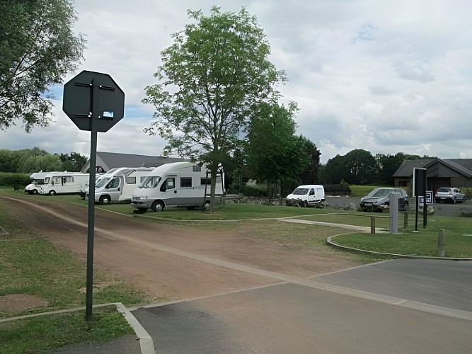 Aire de camping car Communale de LA RIVIERE-SAINT-SAUVEUR, Calvados - Normandie1