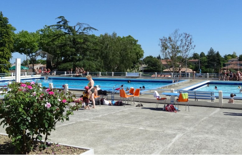 piscine et terrasse Cazères
