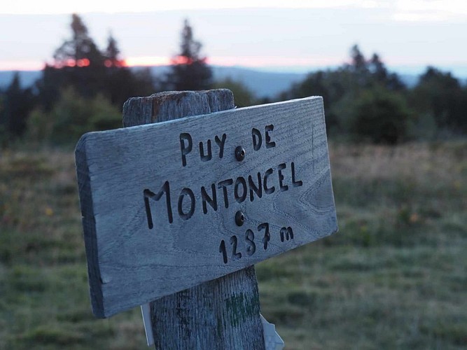 Randonnée gourmande au coucher du soleil sur le toit de l’Allier – Puy du Montoncel (entre Vichy et Roanne)