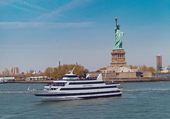 Almuerzo en crucero por New York – En barco con ventanas de vidrio