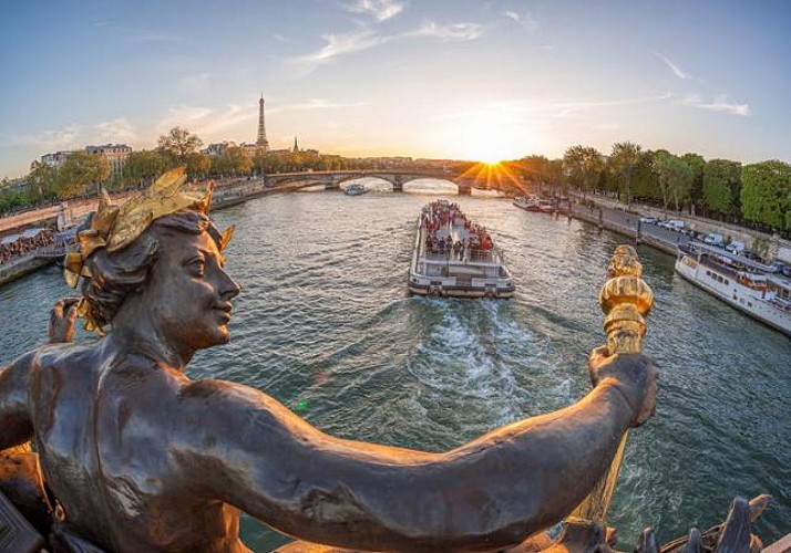 Seine River Cruise – Bateaux Mouches