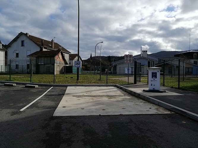 Parkplatz und Wohnwagen Service Bereich auf dem Thillot