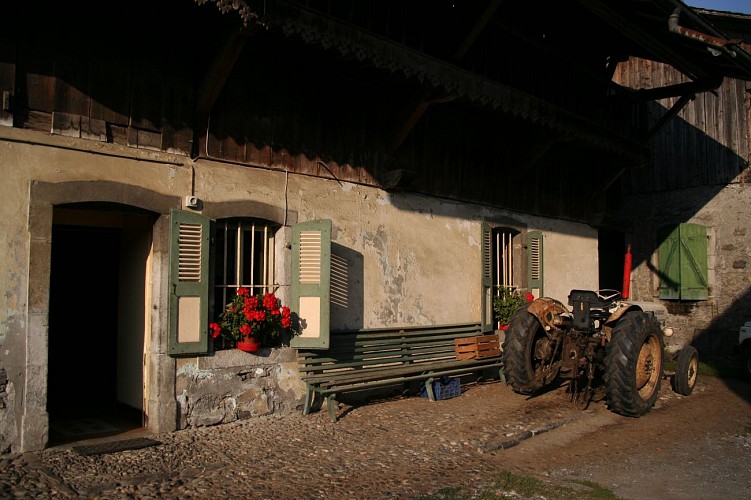 Rondleiding: Het dorp Les Vallons en de kapel, in het Frans