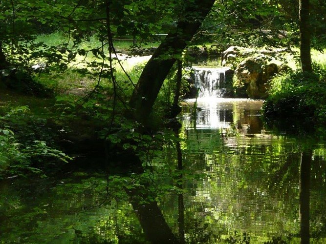 Le lac de Gravelle et le kiosque