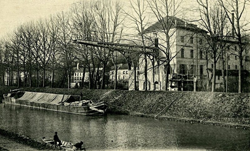 Le Moulin Rouge