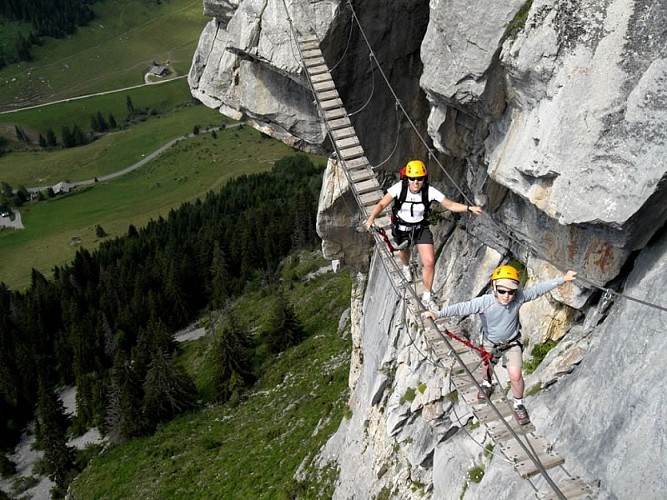 Initiation à la via ferrata avec le bureau des guides