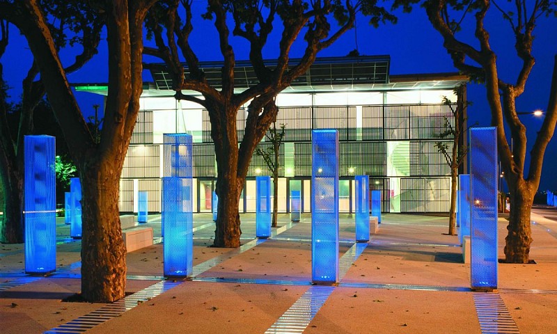 RAYONNANT "TRAVAIL IN SITU" DE DANIEL BUREN