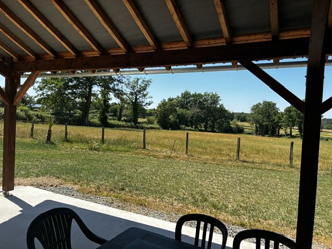 giteduglevert-esterieur- vue de la terrasse