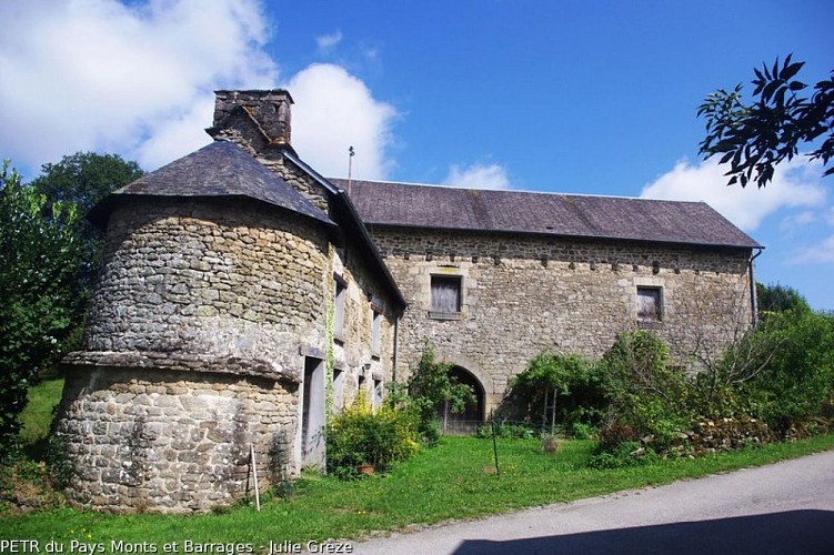 Ancien relais de poste de Villevaleix