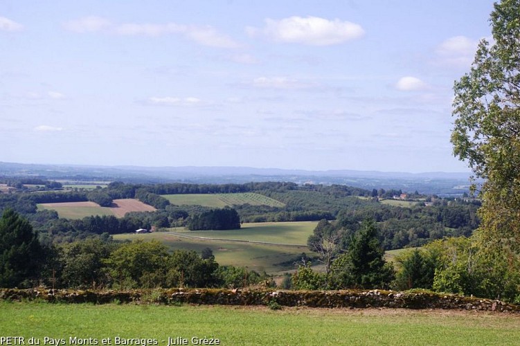 Panorama sur la campagne depuis la butte de Sainte-Anne (pré devant l'église)