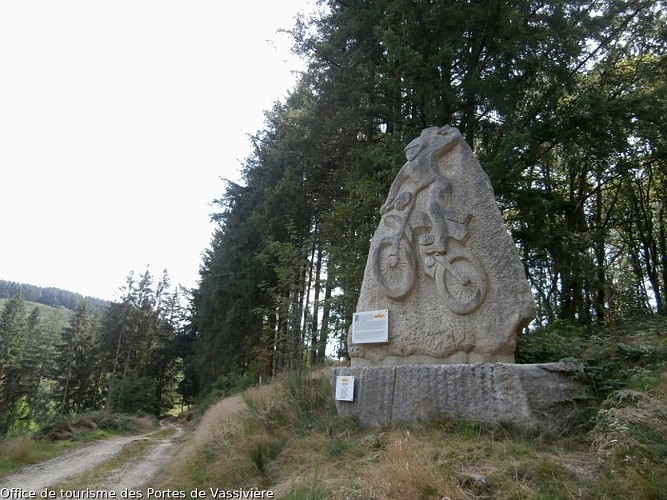 Stéle Gilles Lalay