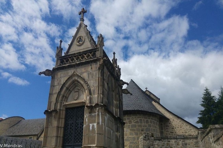 Église et château de Saint-Victour