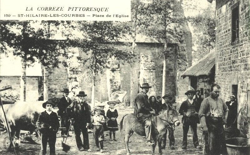 La place de l'église, cœur du village